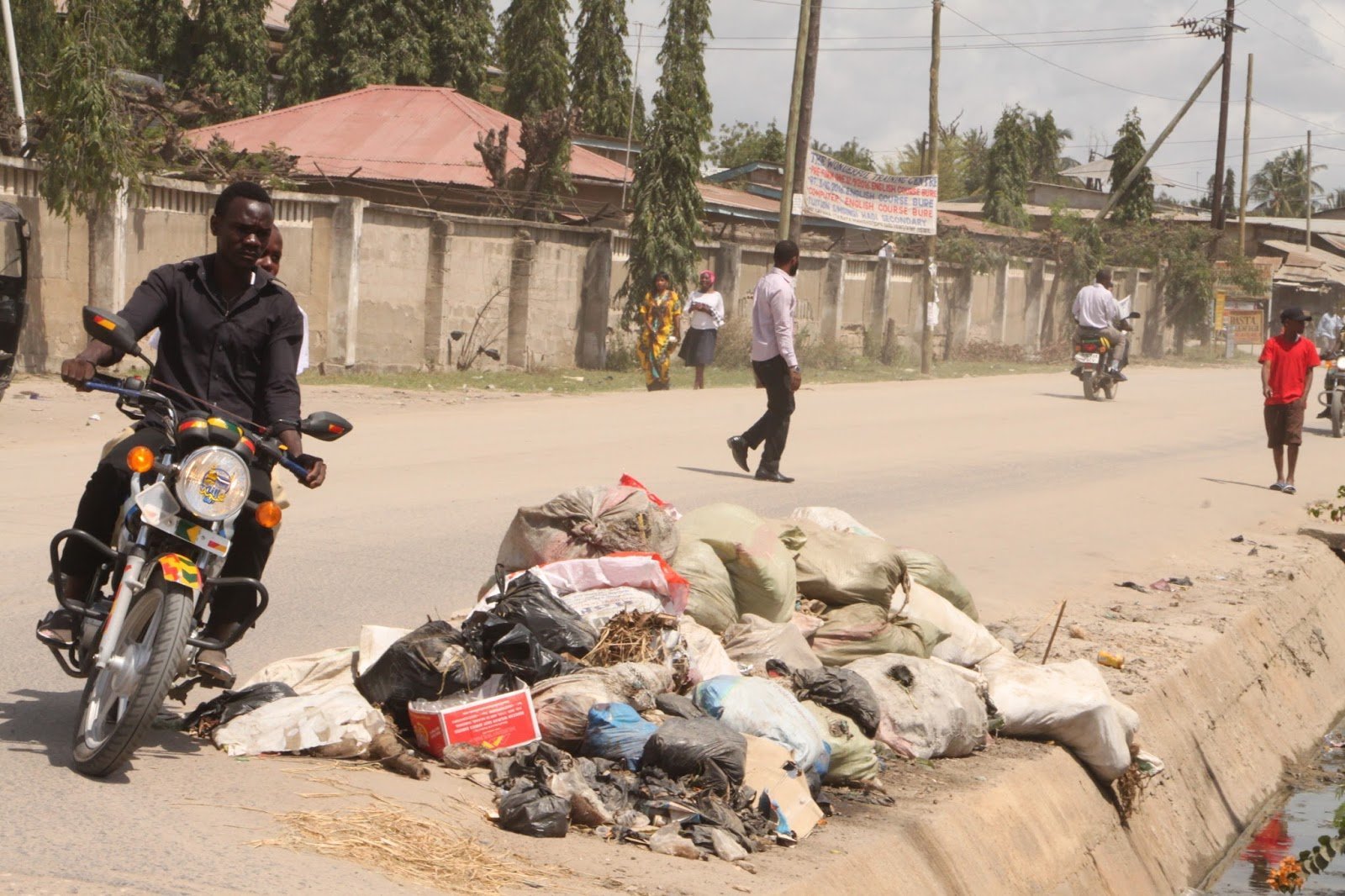 Samia Calls Dar es Salaam's Cleanliness a "Disgrace," Orders Contract Review