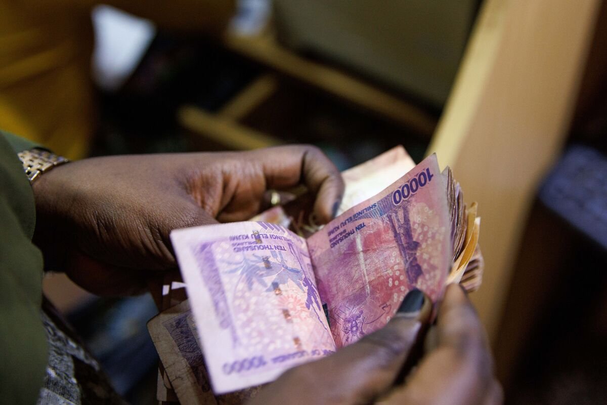 Uganda Shilling Sinks Past 4,150 as Capital Flees Local Bonds